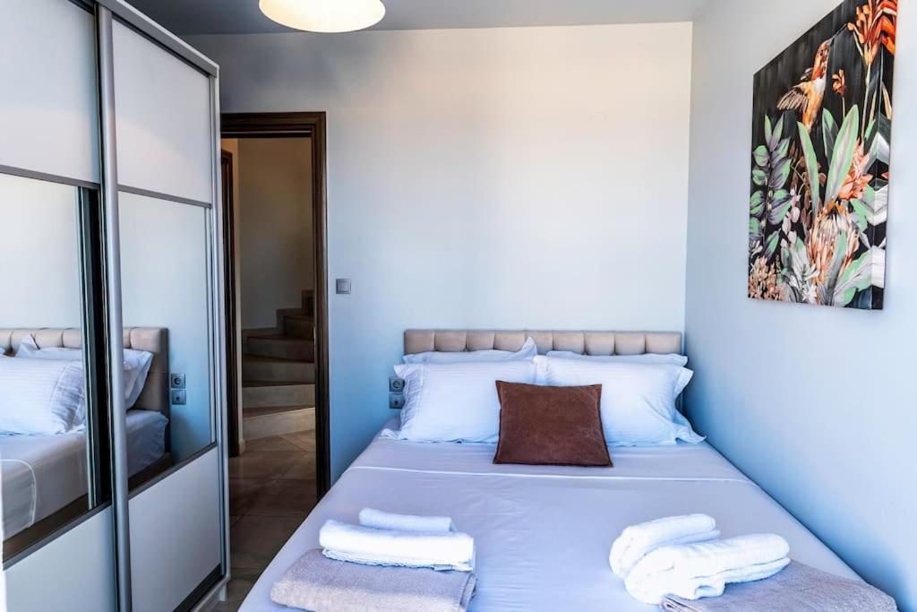 Zefyros Suite , Seafront Retreat ! Pánormos 외부 사진