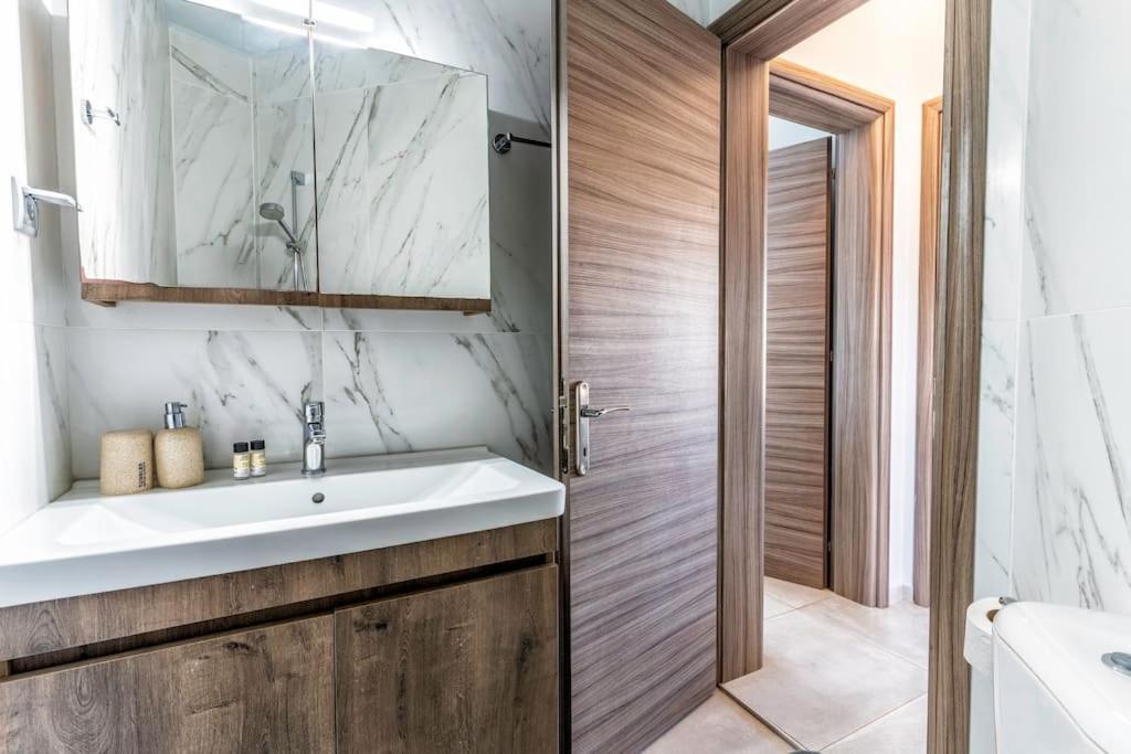 Zefyros Suite , Seafront Retreat ! Pánormos 외부 사진