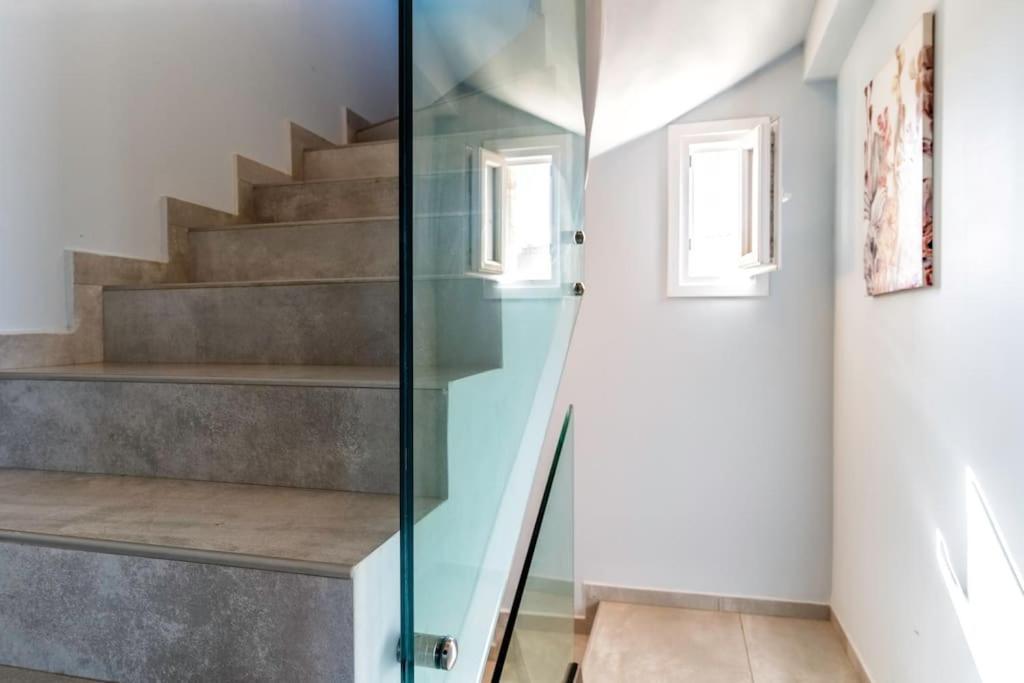 Zefyros Suite , Seafront Retreat ! Pánormos 외부 사진