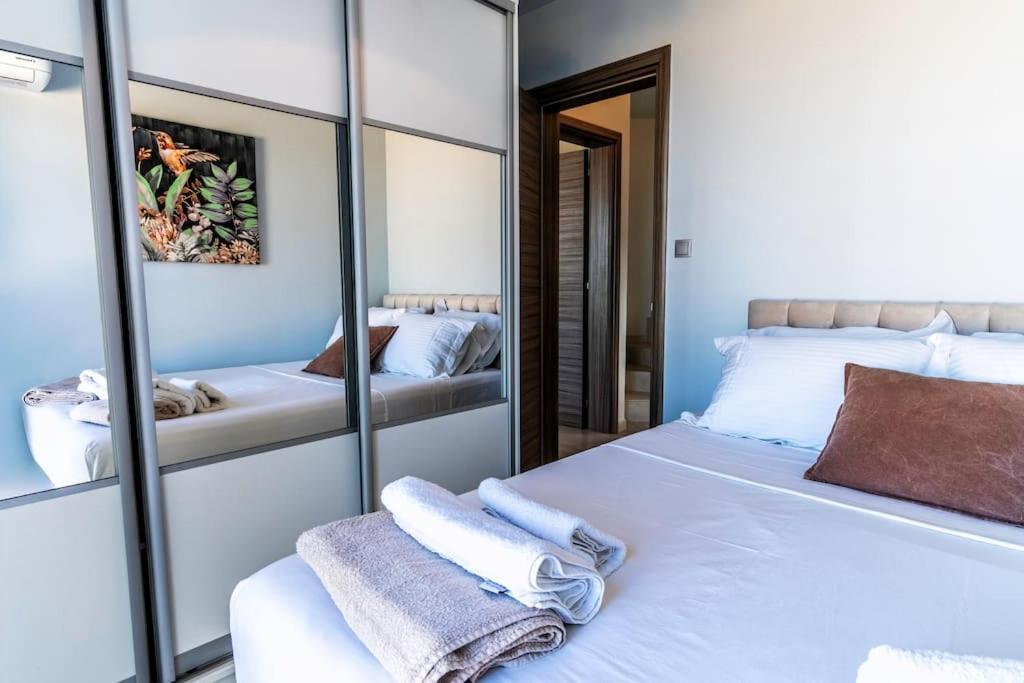 Zefyros Suite , Seafront Retreat ! Pánormos 외부 사진